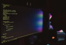 pessoa programando hacker