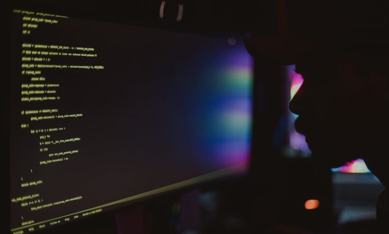 pessoa programando hacker